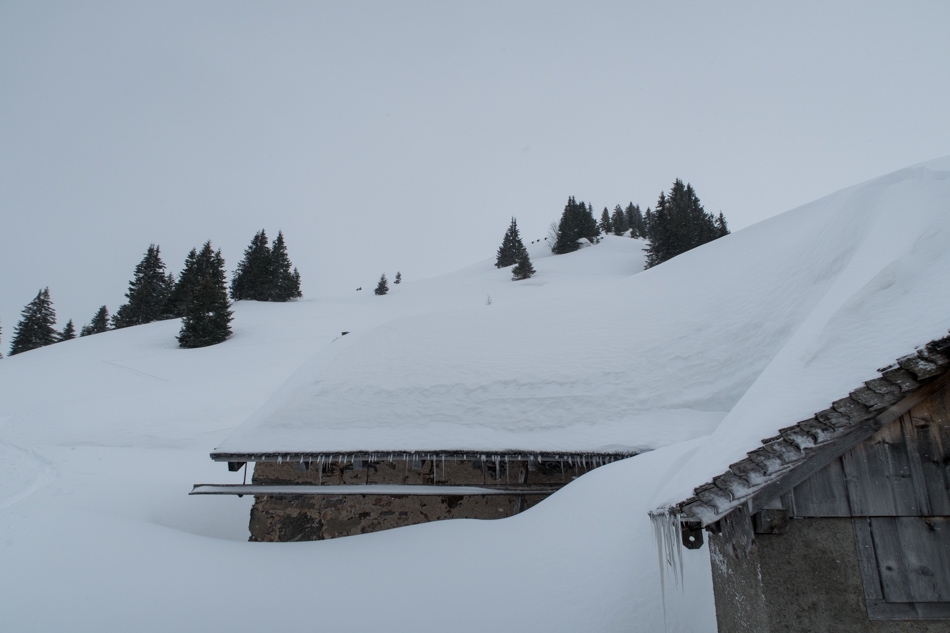 '3 personnes qui tracent'